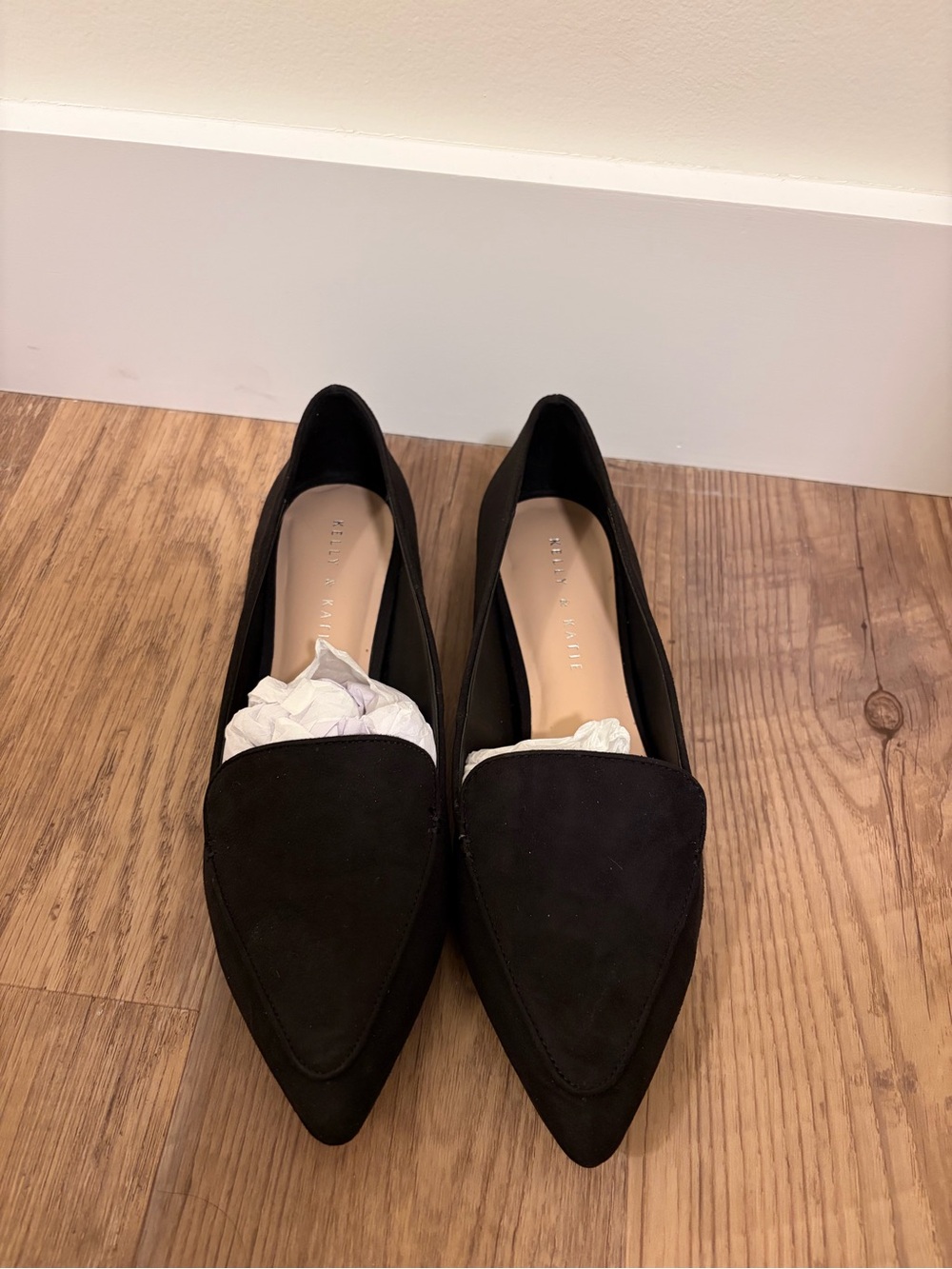 NWT Kelly & Katie Black Pointed-Toe Flats